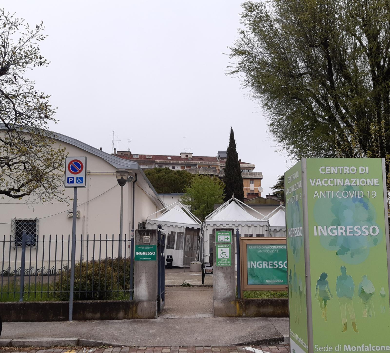 Immagine per Monfalcone, quasi tremila vaccinati al centro in una settimana. Le azioni del comune a favore dei cittadini